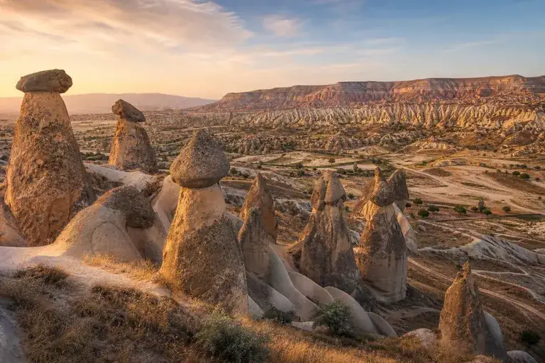 Kapadokya'da gün doğumu ve sıcak hava balonları