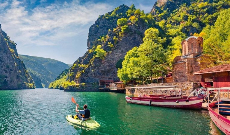 Mostar Köprüsü ve Neretva Nehri
