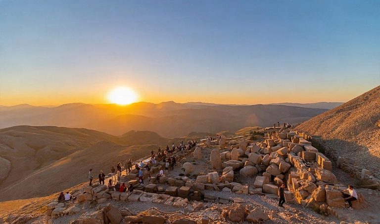 Nemrut Dağı gün doğumu