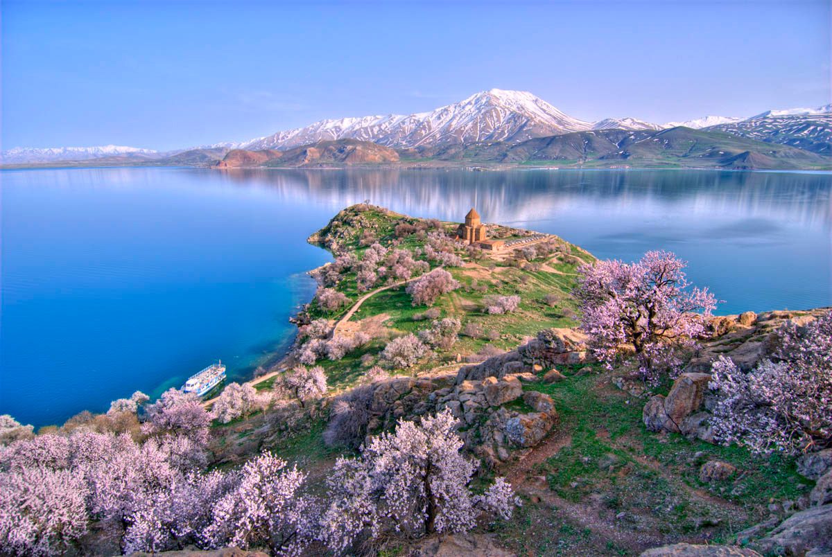 Akdamar Adası